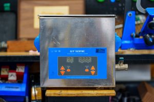 Có Nên Mua Máy Rửa Siêu Âm Để Vệ Sinh Xe Đạp? Đánh Giá Thực Tế & Kinh Nghiệm Sử Dụng